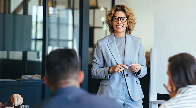 rofesional de RRHH implementando soluciones estratégicas e innovadoras en transformación organizacional