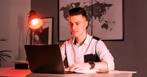 Las decisiones gerenciales implican una visión clave de administración, finanzas, operaciones, RH, marketing e innovación
