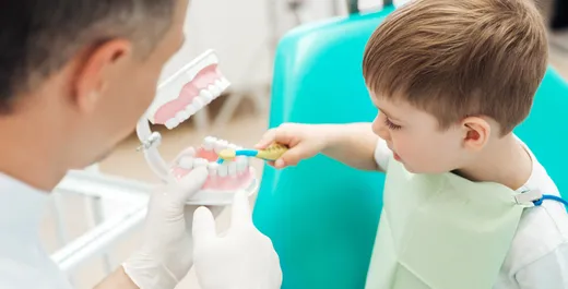 Actualiza tu práctica clínica con un Diplomado en Odontopediatría que estudia